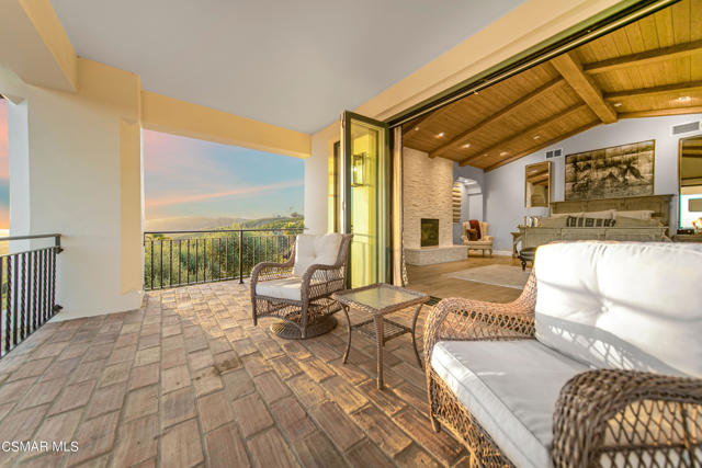 1451 E La Loma Avenue, Somis CA: https://media.crmls.org/mediaz/ba8fd1d6-47d4-4b2c-b776-9f08e52fcaf0.jpg