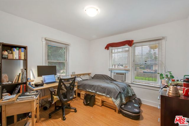 7231 Vanalden Avenue, Reseda CA: https://media.crmls.org/mediaz/ba8fd9da-50bf-471a-967a-ae89c655cf51.jpg