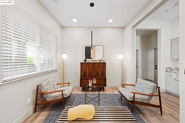 881 Inverness Ln, Brentwood CA: https://media.crmls.org/mediaz/ba908c58-8c2b-40a4-a68f-7310134d3cfa.jpg