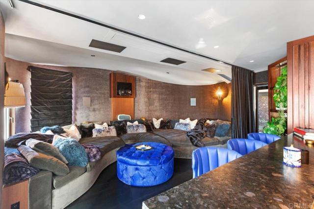 Detail Gallery Image 12 of 57 For 3709 Ocean Front Walk, San Diego,  CA 92109 - 3 Beds | 3/1 Baths