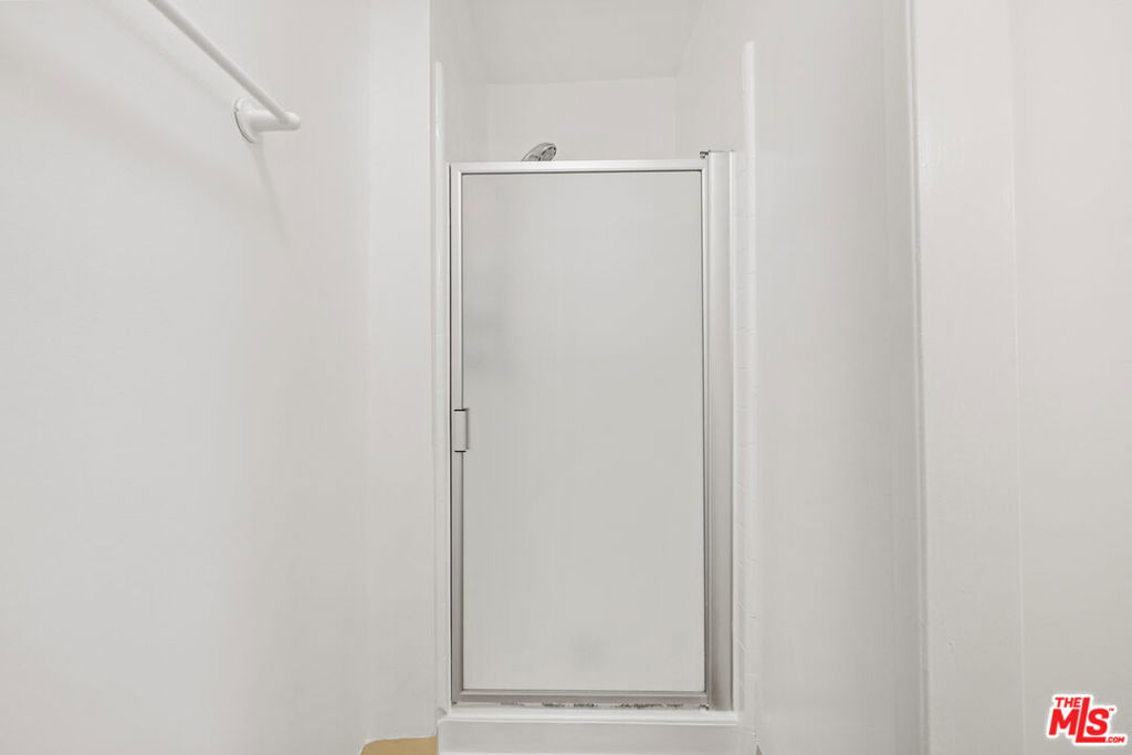 https://media.crmls.org/mediaz/ba90917d-fe3e-40e5-b967-965e36fcc7c0.jpg?preset=X-Large