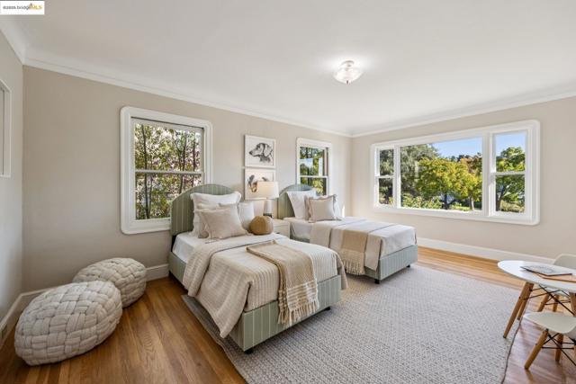 700 Longridge Rd, Oakland CA: https://media.crmls.org/mediaz/ba916281-5d76-4b91-89a2-2e64a6cea5a4.jpg