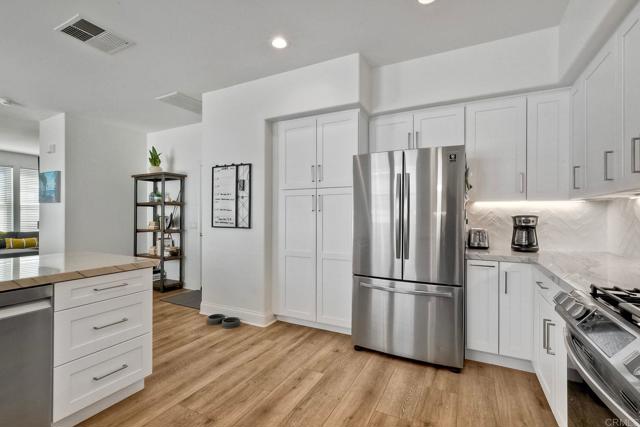 Detail Gallery Image 9 of 29 For 6586 Daylily Dr, Carlsbad,  CA 92011 - 3 Beds | 2/1 Baths