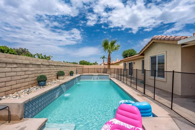 78860 Zenith Way, La Quinta CA: https://media.crmls.org/mediaz/ba91bd6d-be8d-4673-9998-eddbc6055a09.jpg