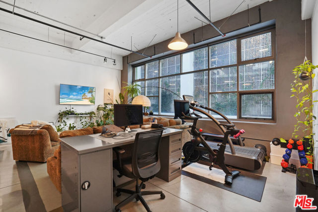 1130 S Flower Street, Los Angeles CA: https://media.crmls.org/mediaz/ba91dc1a-981d-40d1-8426-890de104d694.jpg