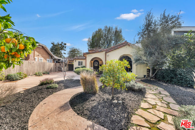 11242 Kling Street photo 2