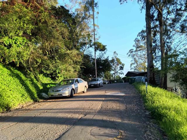 1375 Queens Road, Berkeley CA: https://media.crmls.org/mediaz/ba934b15-7eb8-4f8e-b480-7957579fd226.jpg