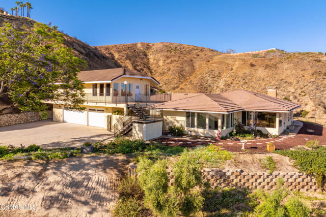 1140 San Clemente Way, Camarillo CA: https://media.crmls.org/mediaz/ba93a45c-22b8-4401-95c6-f9a69e9518c5.jpg