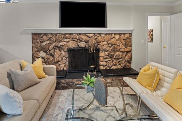 25631 Paul Ct, Hayward CA: https://media.crmls.org/mediaz/ba93eb14-c361-4813-9a79-dfcb711458ac.jpg