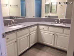 Detail Gallery Image 8 of 11 For 5055 Blackpool Ave, Oak Park,  CA 91377 - 4 Beds | 2/1 Baths