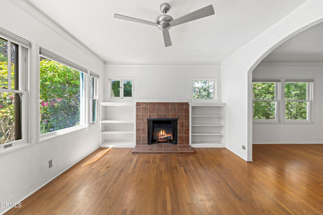 917 W W Victoria Street, Santa Barbara CA: https://media.crmls.org/mediaz/ba94d2dd-8905-48a9-8850-47f0b6fa7108.jpg