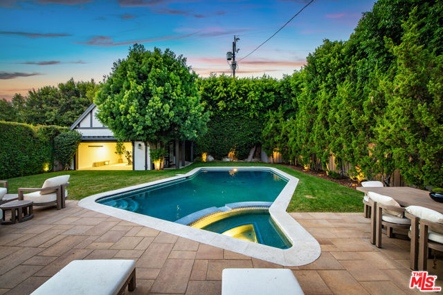 10445 Valley Spring Lane, Toluca Lake CA: https://media.crmls.org/mediaz/ba94d2e6-64dc-4f4b-94d8-9e534638d49e.jpg