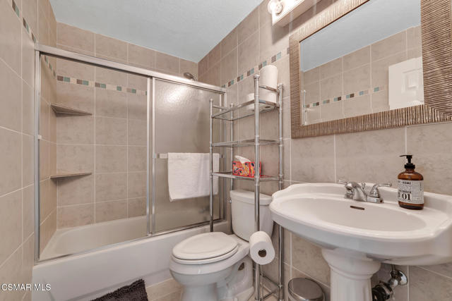 180 Windrose Drive, Newbury Park CA: https://media.crmls.org/mediaz/ba954fd2-2b65-4af9-9f08-09be5870cd9f.jpg