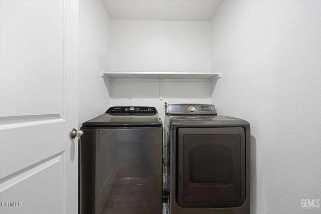6200 Whaleback Avenue, Bakersfield CA: https://media.crmls.org/mediaz/ba956633-83ca-40ba-8f2f-8bee3c2f829b.jpg