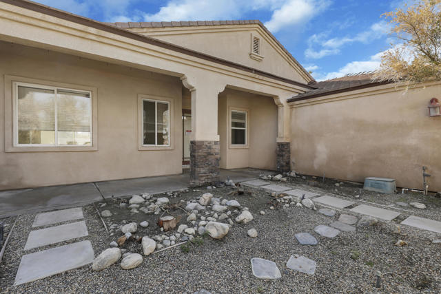 1041 E ViA San Dimas Road, Palm Springs CA: https://media.crmls.org/mediaz/ba963cb0-1118-4da3-9c77-fc69525ac4b0.jpg