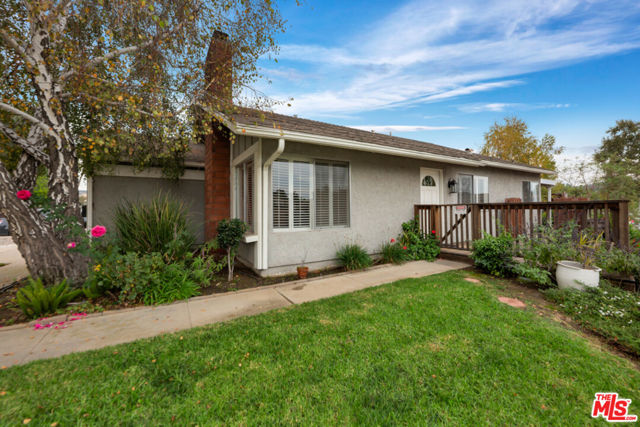 13480 Laurelhurst Road, Moorpark CA: https://media.crmls.org/mediaz/ba96a485-9b92-4307-8c73-12d771b7a522.jpg