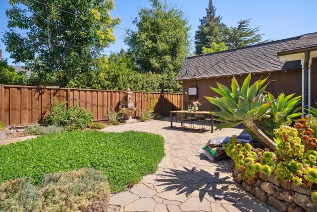 18371 Montpere Way, Saratoga CA: https://media.crmls.org/mediaz/ba976406-528d-405b-978f-5e79834bba45.jpg