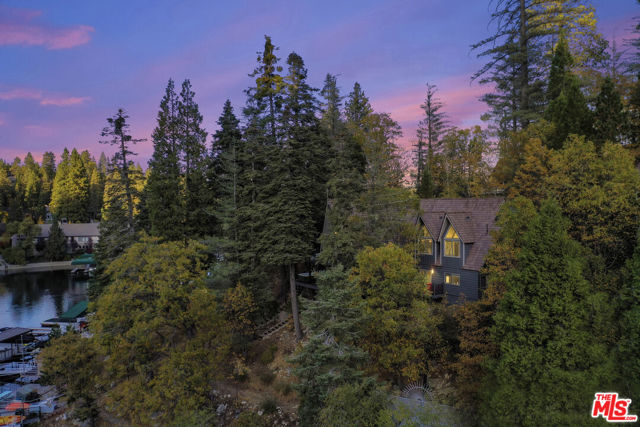 161 Rocky Point Road, Lake Arrowhead CA: https://media.crmls.org/mediaz/ba978b85-4195-4131-ae03-3ccbc9bad918.jpg