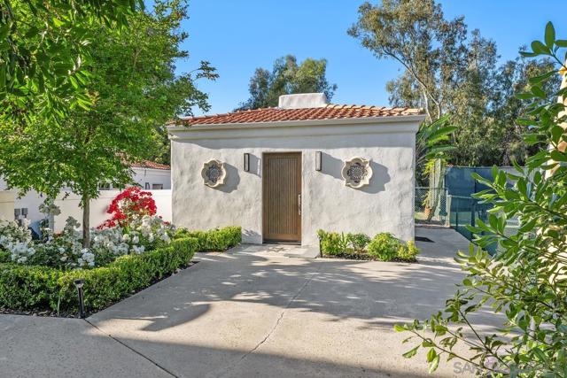 6172 Via Posada Del Norte, Rancho Santa Fe CA: https://media.crmls.org/mediaz/ba97a4b7-9479-40d1-b39d-f47d91a6df6e.jpg
