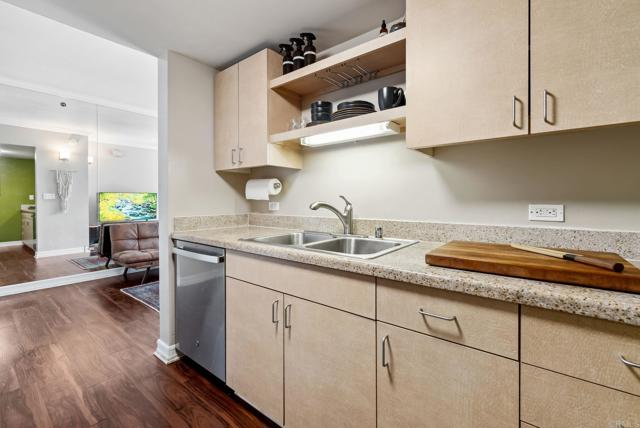 425 W Beech Street, San Diego CA: https://media.crmls.org/mediaz/ba982528-fd6c-4545-9aa0-c5e994fa8980.jpg