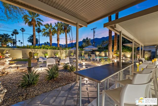 1251 E San Lorenzo Road, Palm Springs CA: https://media.crmls.org/mediaz/ba985d27-de67-42a6-8541-77945b2dab13.jpg