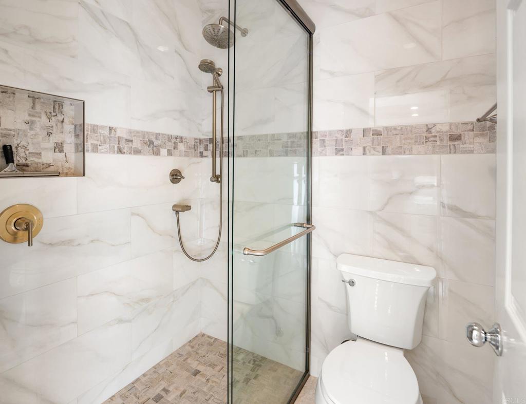 https://media.crmls.org/mediaz/ba997cb8-a6cc-4a45-a9bc-3825cc7aba0e.jpg?preset=X-Large