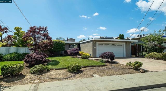 18977 Thornbury ave, Castro Valley CA: https://media.crmls.org/mediaz/ba997dd6-37c7-4cd8-92eb-29475f991028.jpg