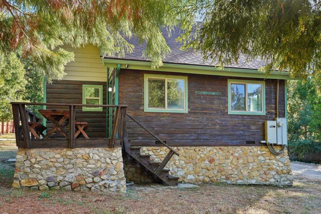 25140 Lodge Road, Idyllwild CA: https://media.crmls.org/mediaz/ba9abb0f-0f70-40d3-9492-8f8cfffacab4.jpg