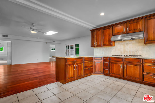 2925 Dona Susana Drive, Studio City CA: https://media.crmls.org/mediaz/ba9acc46-9b61-49f8-bba9-4b2210343c54.jpg