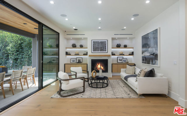 1530 N Beverly Drive, Beverly Hills CA: https://media.crmls.org/mediaz/ba9b3618-bb90-48bf-a1c3-117cb73a0eb3.jpg