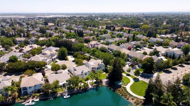 2559 Neptune Court, Tracy CA: https://media.crmls.org/mediaz/ba9c51f1-8056-46d3-a44e-74a2824e2b9e.jpg