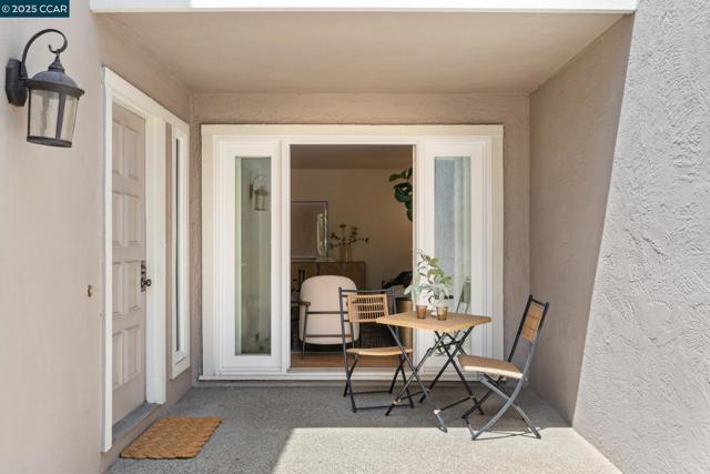 1560 Gilboa Dr, Walnut Creek CA: https://media.crmls.org/mediaz/ba9c8720-cefc-4e3c-a6d3-80f58c535593.jpg