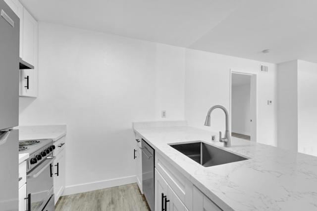 29628 Desert Oak Ct, Hayward CA: https://media.crmls.org/mediaz/ba9da3a1-5c02-4093-a20f-f4feb9b8f5d7.jpg