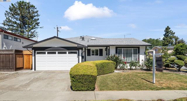 4189 Ogden Dr, Fremont CA: https://media.crmls.org/mediaz/ba9dd205-f918-4f83-a73d-6f1e68f666ac.jpg