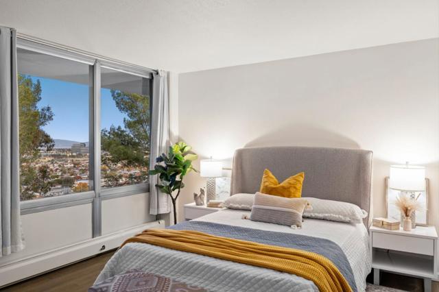 300 Davey Glen Road, Belmont CA: https://media.crmls.org/mediaz/ba9ea3f7-e7d2-41e4-828e-f15f89e96392.jpg