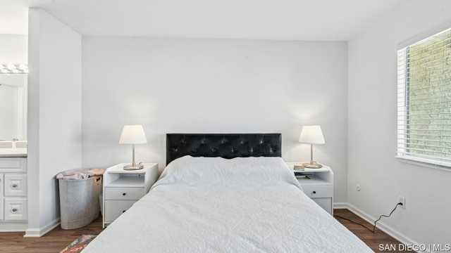209 Espanas GLN, Escondido CA: https://media.crmls.org/mediaz/ba9eba3f-20cb-461c-b2c2-ba226265677d.jpg