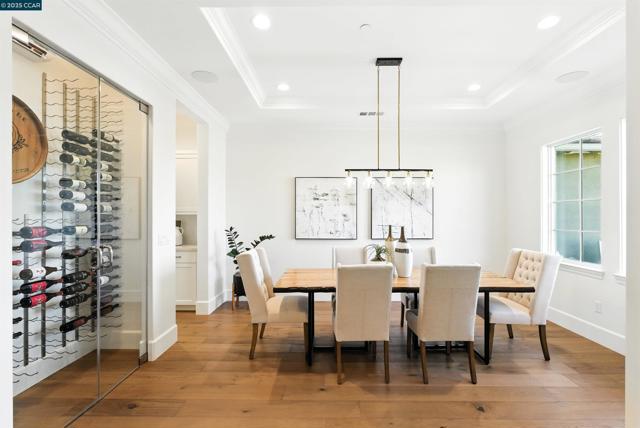 22 W Hill Way, Orinda CA: https://media.crmls.org/mediaz/ba9f0d3f-0d66-4302-86d0-fdd3877ae16e.jpg