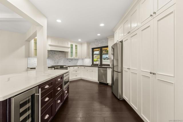 5602 Ladybird Lane, La Jolla CA: https://media.crmls.org/mediaz/ba9fbbdf-0d70-41e2-929b-f69924884a60.jpg
