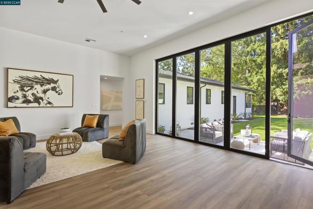 2559 Romley Ln, Alamo CA: https://media.crmls.org/mediaz/ba9fed34-f4f2-4cbd-980e-f9e1f330f6f4.jpg
