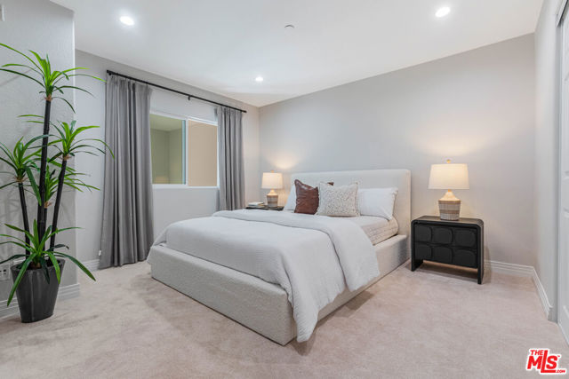 7100 Playa Vista Drive, Playa Vista CA: https://media.crmls.org/mediaz/baa00ab0-3e45-496d-ae7a-8aa4f3d9b700.jpg