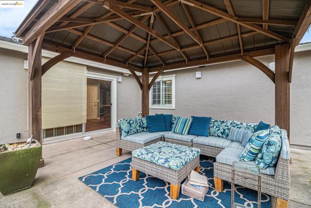 410 Kevin Ct, San Ramon CA: https://media.crmls.org/mediaz/baa00c7c-a8d4-4c7c-93dd-b7c97cce9862.jpg