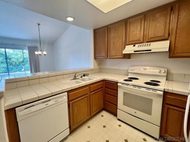 9995 Scripps Westview Way, San Diego CA: https://media.crmls.org/mediaz/baa01241-583a-43b5-bcc3-6e7260871efc.jpg
