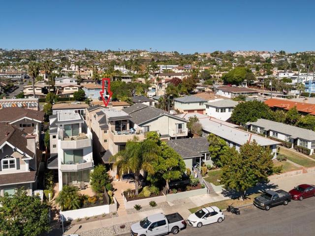 938 Opal St, San Diego CA: https://media.crmls.org/mediaz/baa06926-61f5-4eb8-8f47-60c1be385d3d.jpg