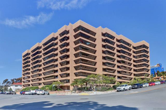 230 W Laurel Street, San Diego CA: https://media.crmls.org/mediaz/baa085d6-eaba-4c9e-b8cc-7c45e498cf7a.jpg