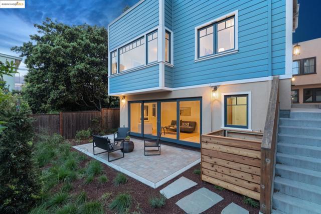 4428 Howe St, Oakland CA: https://media.crmls.org/mediaz/baa0a346-fc7b-4e22-b737-8f26e18e45d2.jpg
