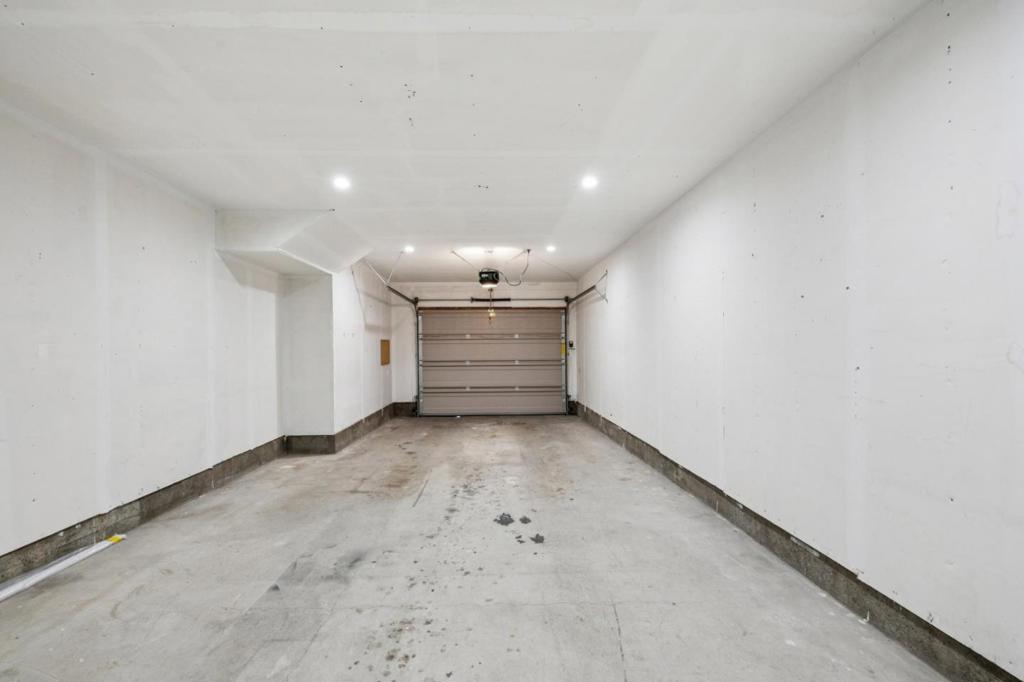 https://media.crmls.org/mediaz/baa18b0e-bddd-4c13-bb08-373fef9cfbe0.jpg?preset=X-Large
