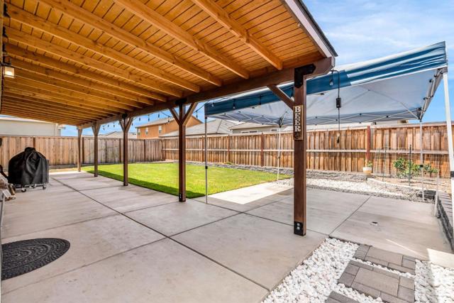 673 Dorset Drive, Patterson CA: https://media.crmls.org/mediaz/baa232ac-1a32-4f6e-a171-2e9ea570dc10.jpg
