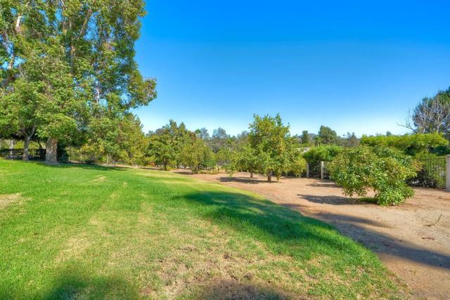 2183 Lundy Lake Dr, Escondido CA: https://media.crmls.org/mediaz/baa29d1b-ea53-4e63-8c1d-bf031a0d85a9.jpg