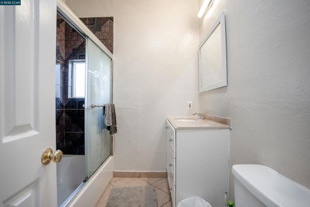 1518 Dunn Ave, Richmond CA: https://media.crmls.org/mediaz/baa35360-836e-4156-a04c-208bf15de511.jpg