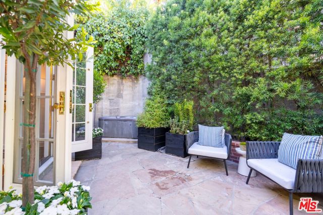 8023 Hemet Place, Los Angeles CA: https://media.crmls.org/mediaz/baa370d4-db69-4507-8b00-4df46d55df1f.jpg